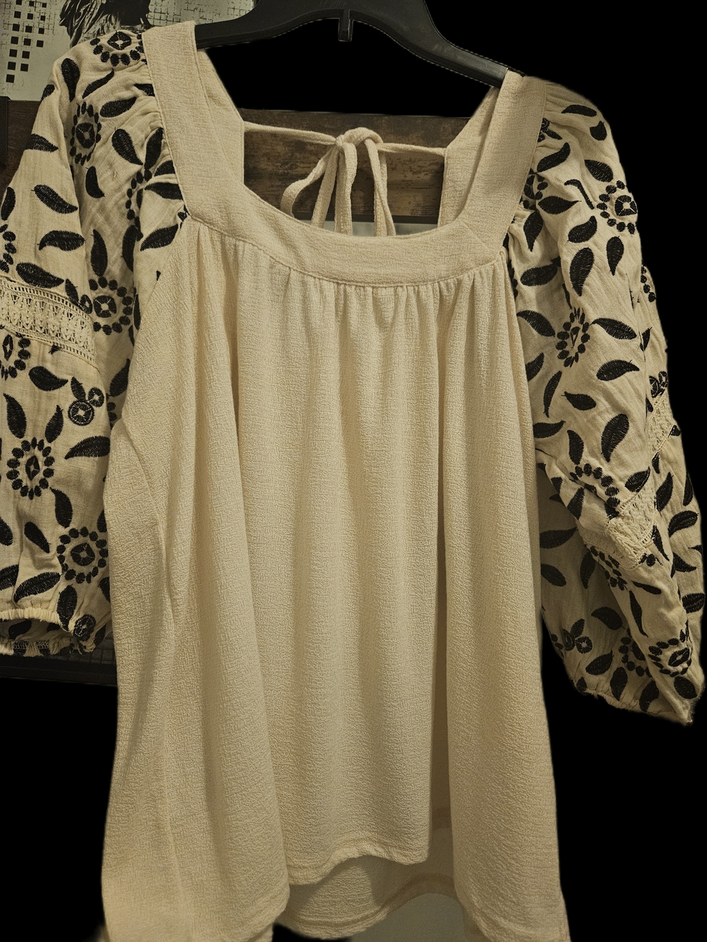gimmicks by BKE Boho Peasant Top With Embroidered Ballon Sleeves